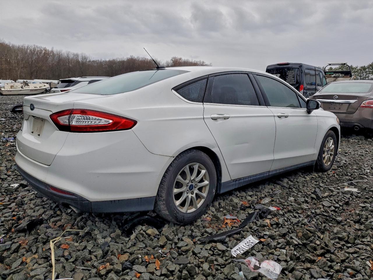 Ford Fusion S Image 5