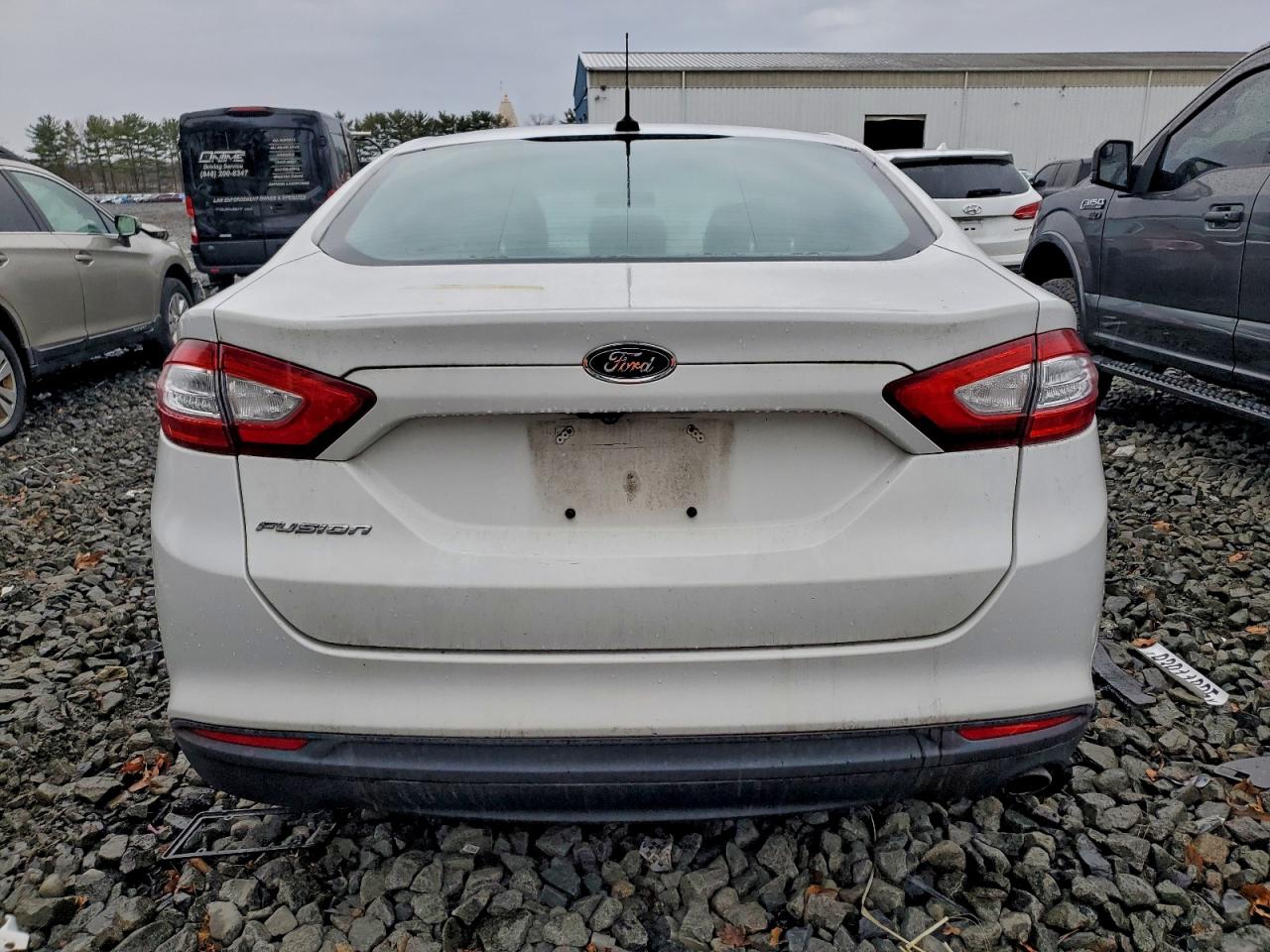 Ford Fusion S Image 8