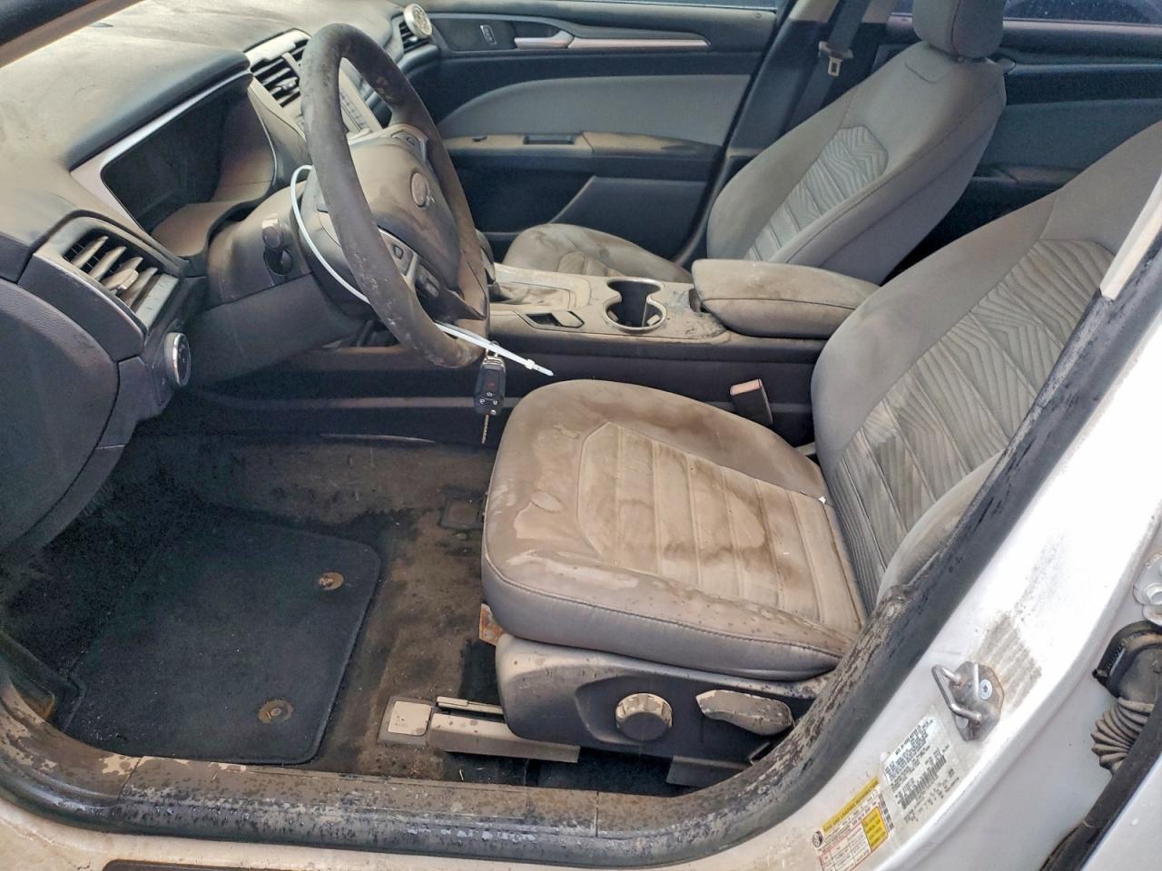 Ford Fusion S Image 11