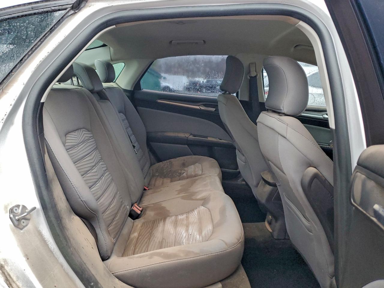 Ford Fusion S Image 6