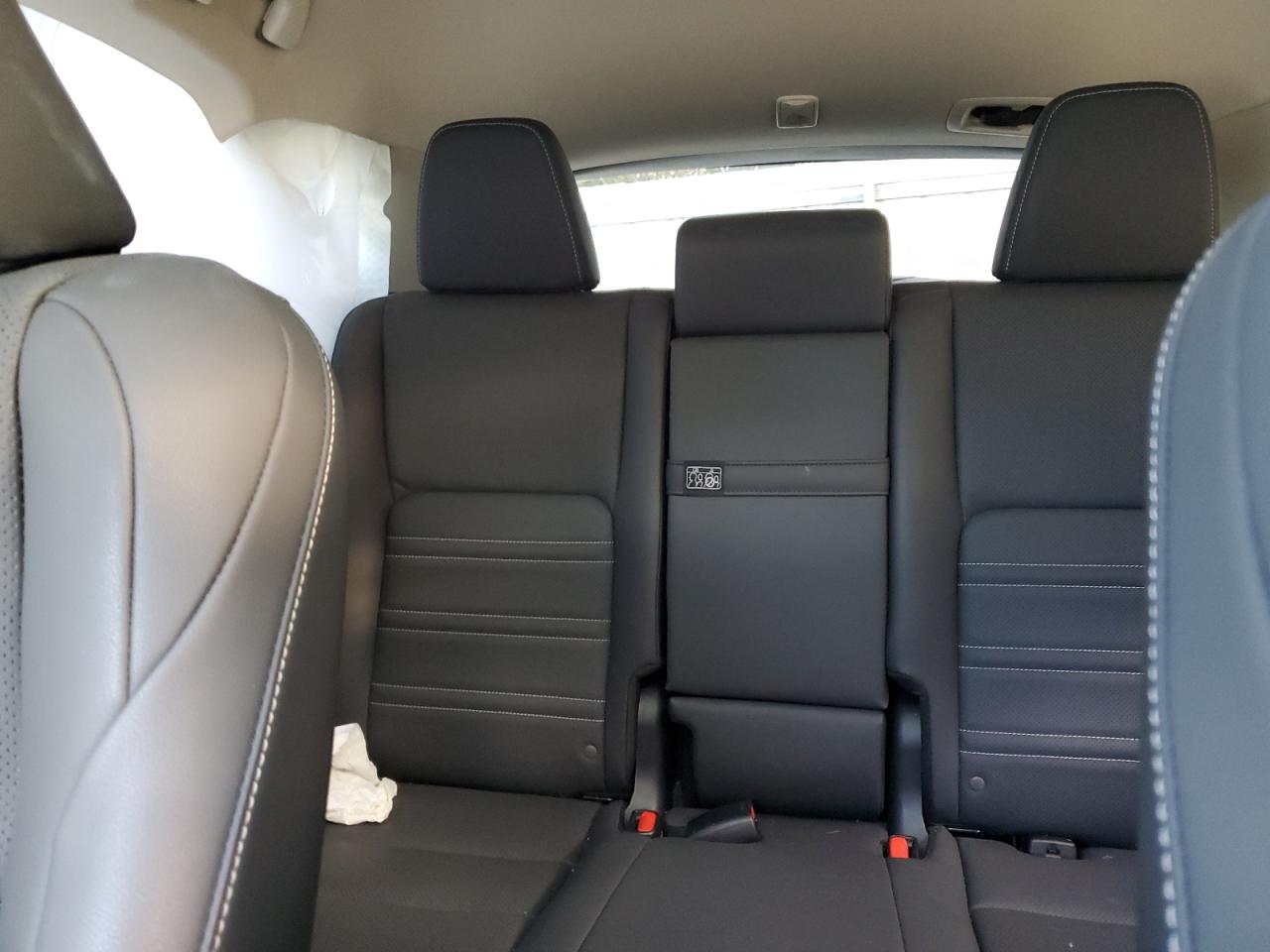 Lexus NX 300 Image 4