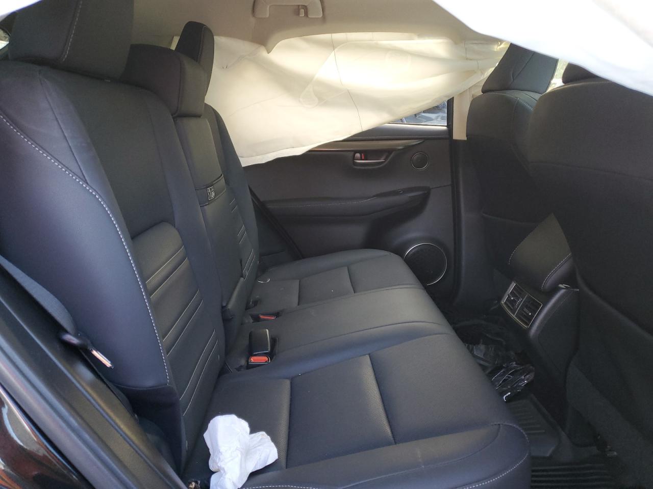 Lexus NX 300 Image 12