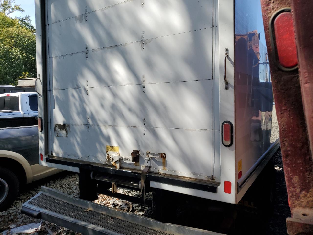 GMC Savana Cutaway G3500 Image 11