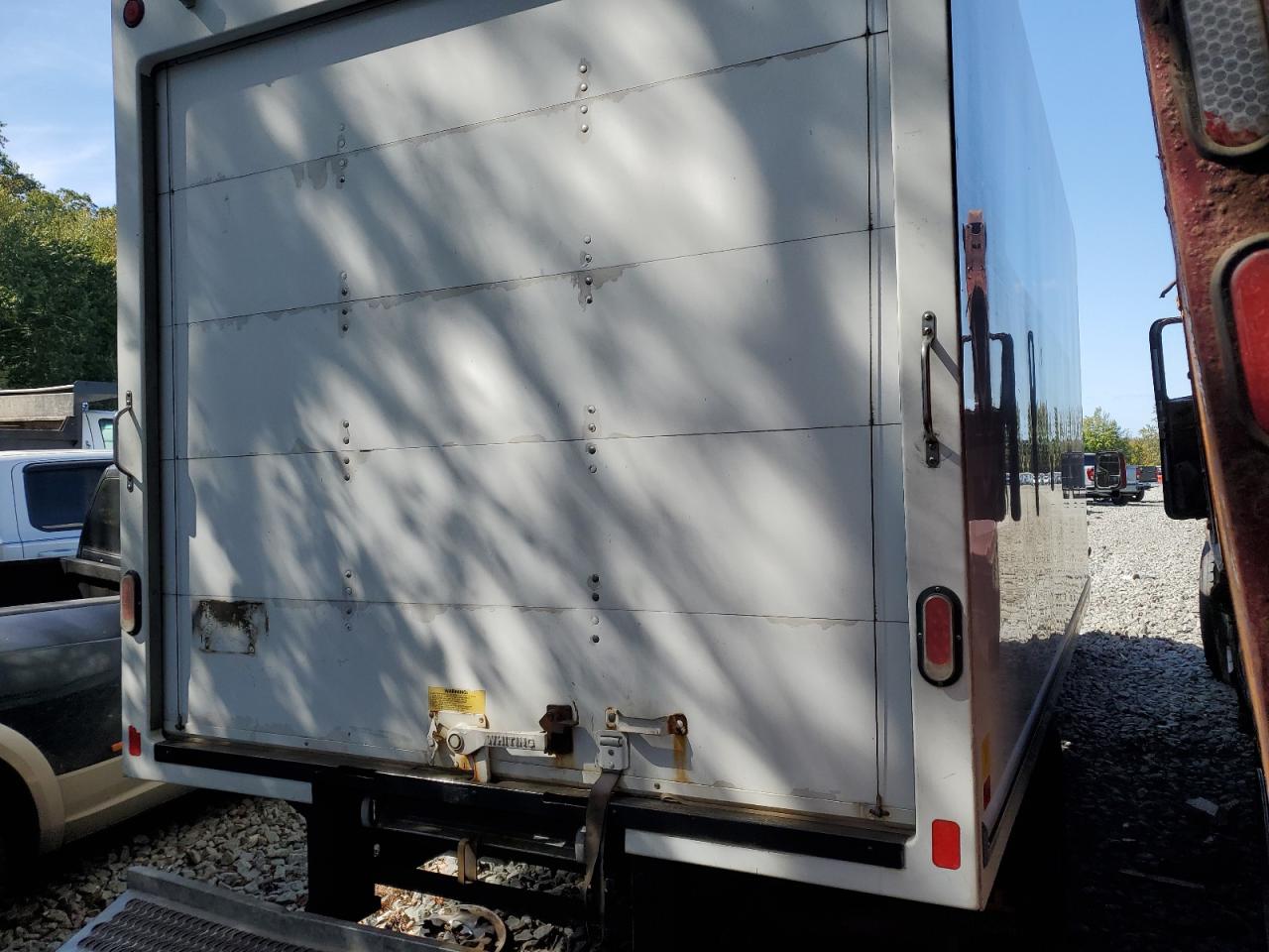 GMC Savana Cutaway G3500 Image 3