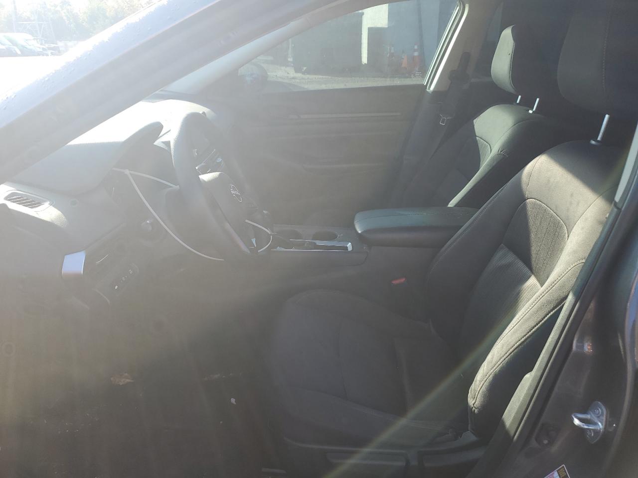 Nissan Altima S Image 5