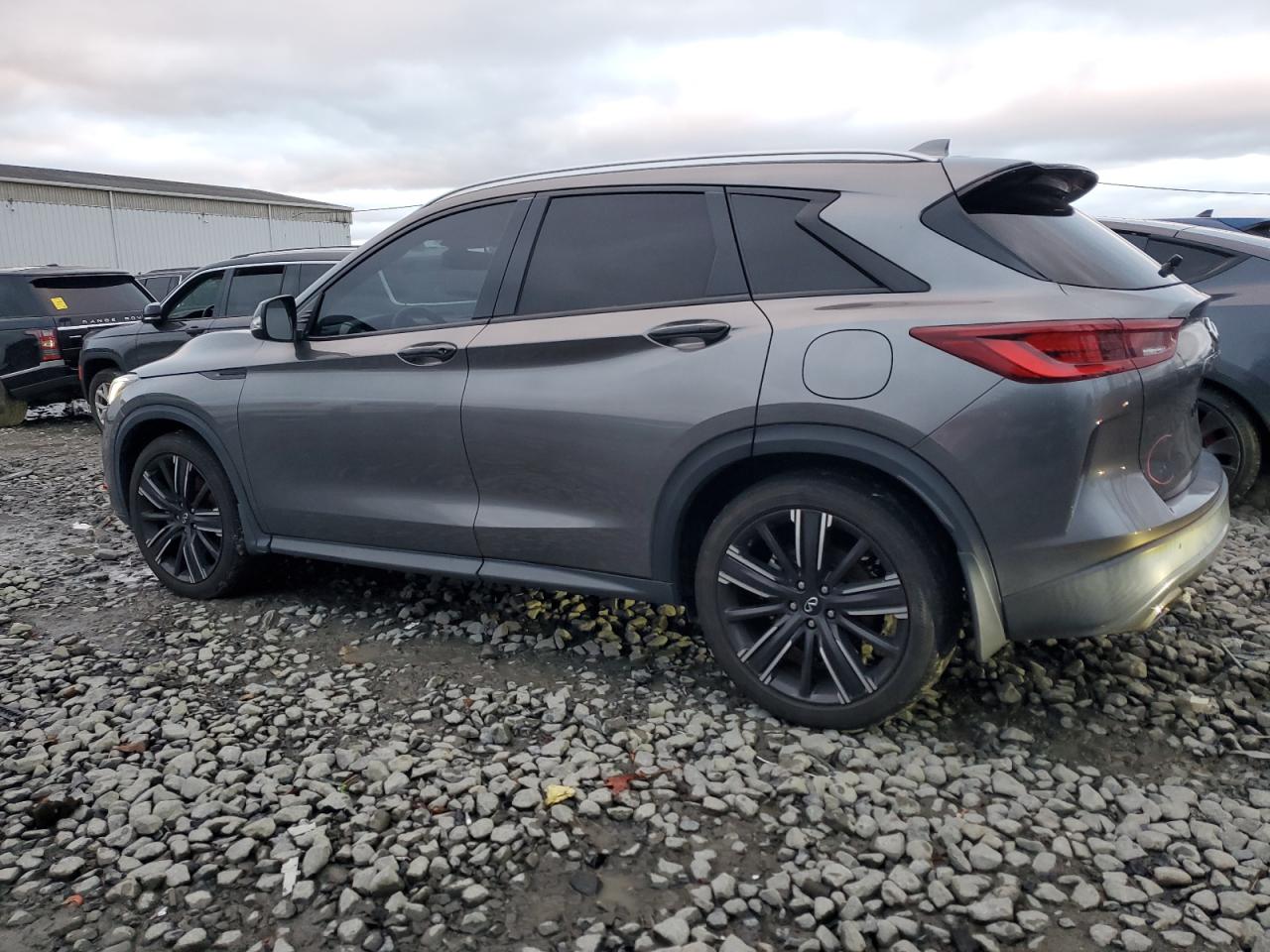 INFINITI Qx Luxe Image 2