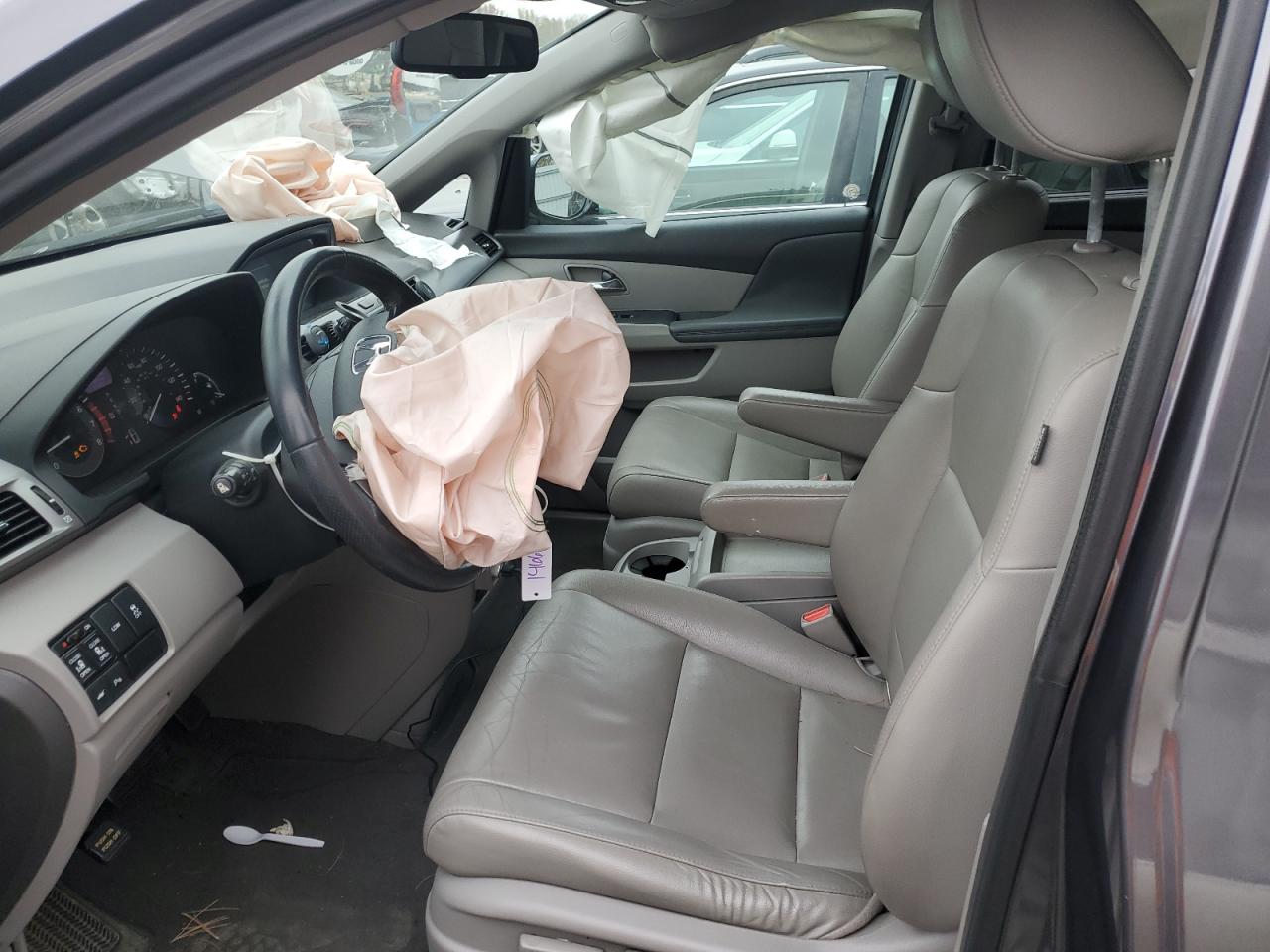 Honda Odyssey Touring Image 2