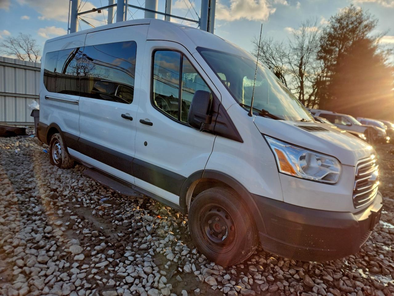 Ford Transit T-350 Image 9