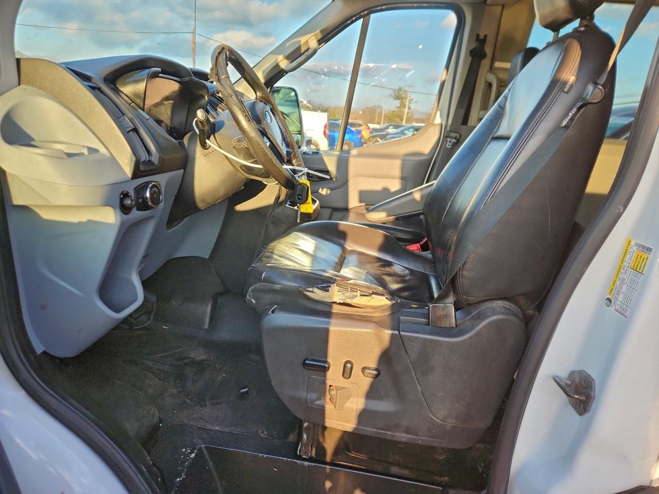 Ford Transit T-350 Image 6