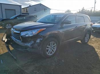  Salvage Toyota Highlander