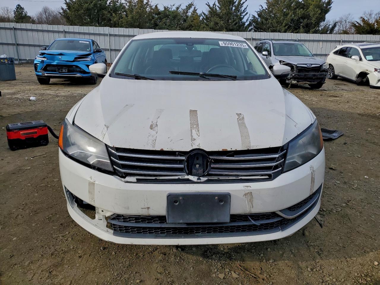 Volkswagen Passat S Image 8