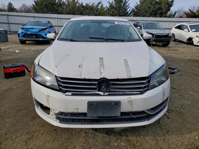 Volkswagen Passat S Image 8