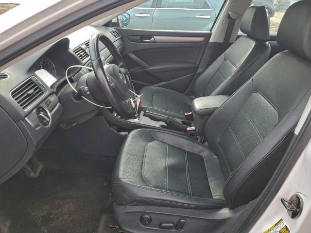 Volkswagen Passat S Image 2