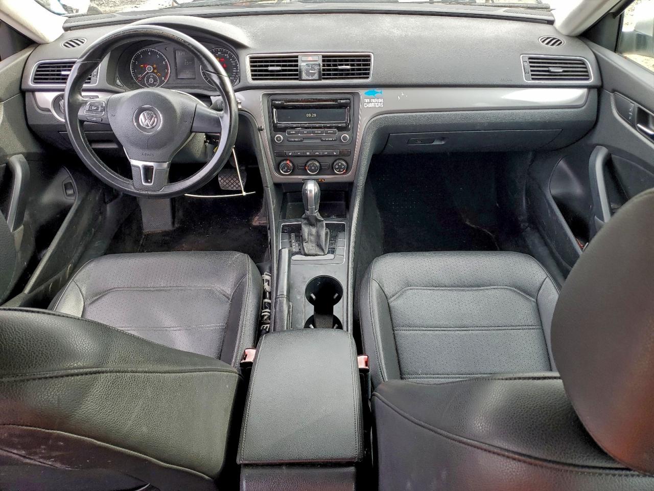 Volkswagen Passat S Image 7