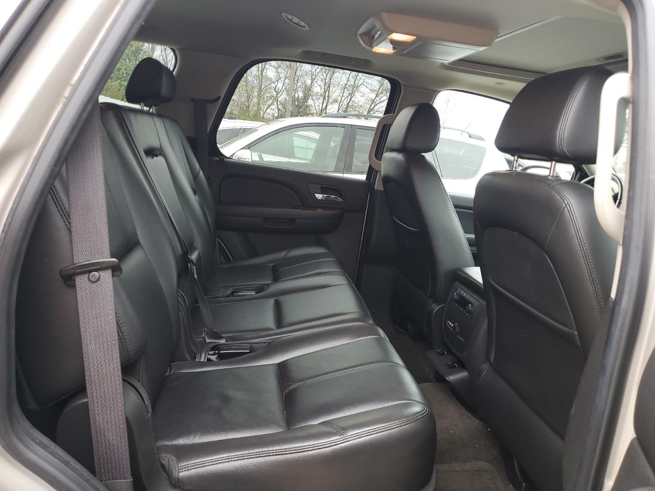 GMC Yukon Hybrid Image 7