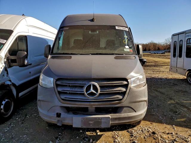 Mercedes-Benz Sprinter 2500/3500 Image 4