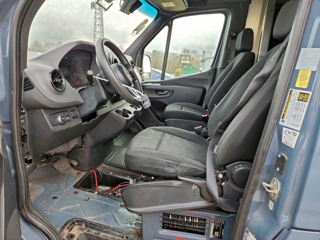 Mercedes-Benz Sprinter 2500/3500 Image 12