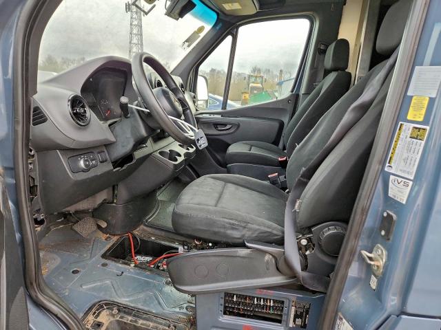 Mercedes-Benz Sprinter 2500/3500 Image 12