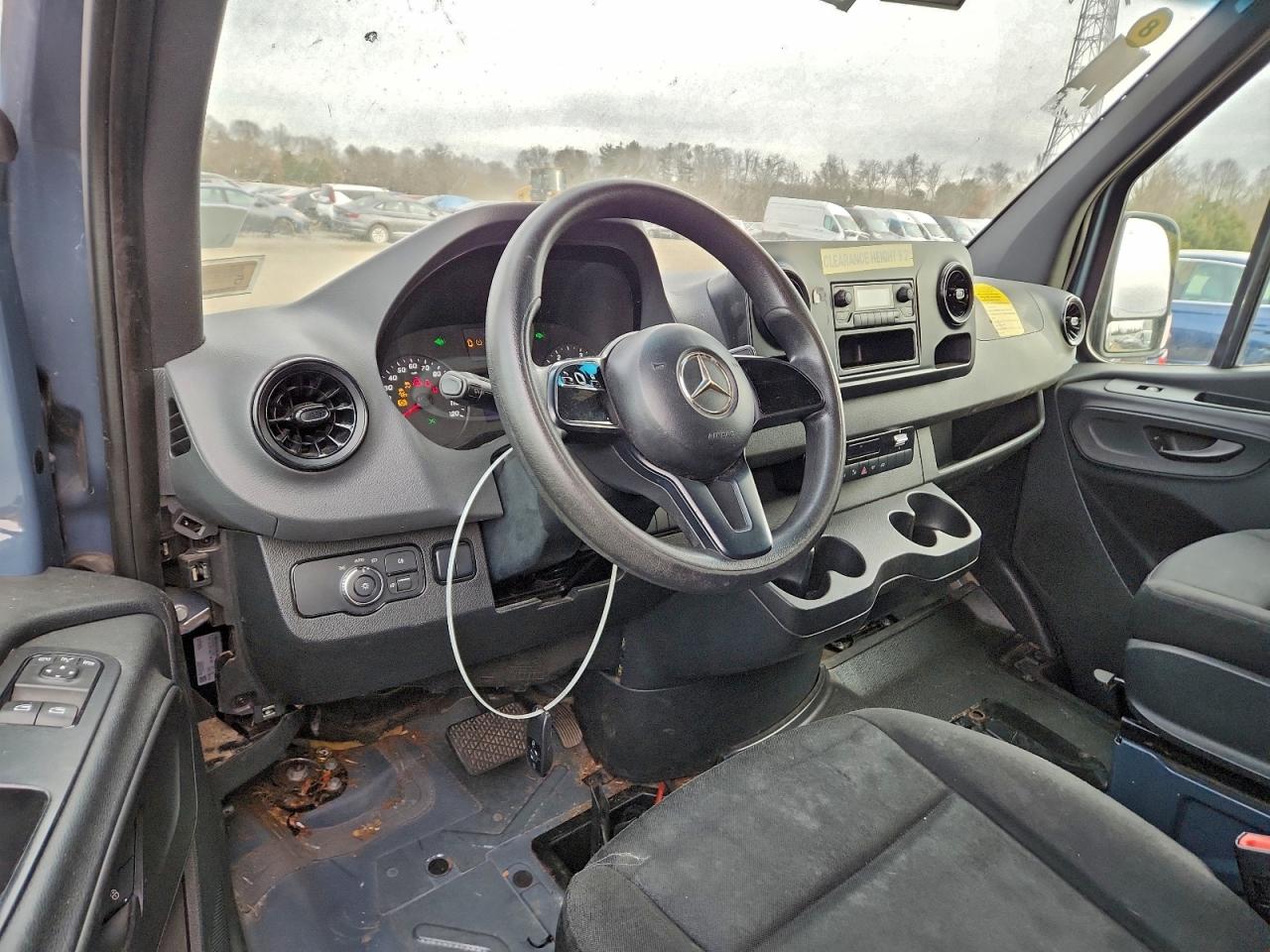 Mercedes-Benz Sprinter 2500/3500 Image 9