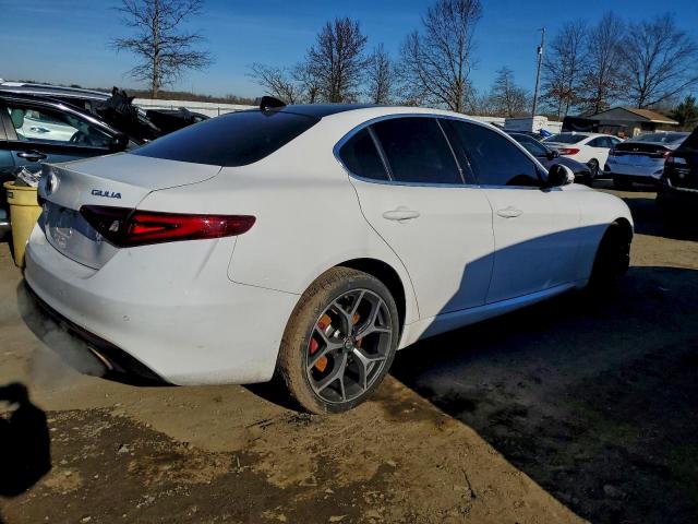 Alfa Romeo Giulia Ti Image 4