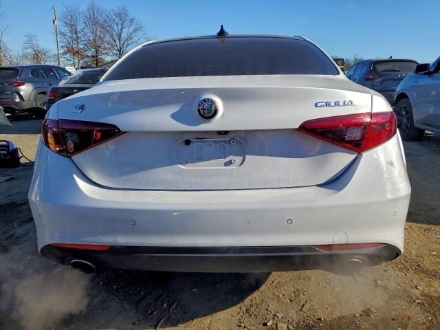 Alfa Romeo Giulia Ti Image 13