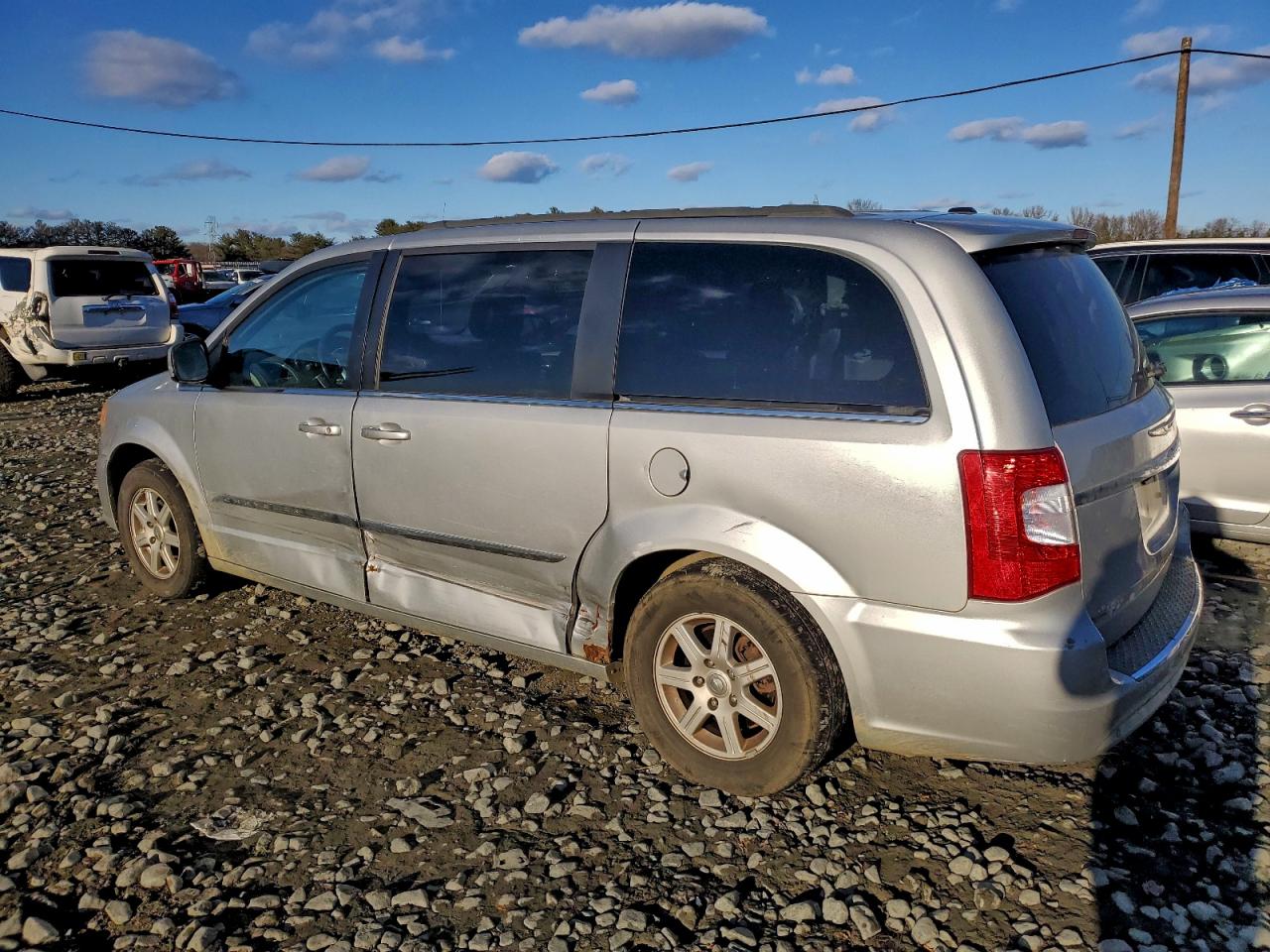 Chrysler Minivan Touring Image 4