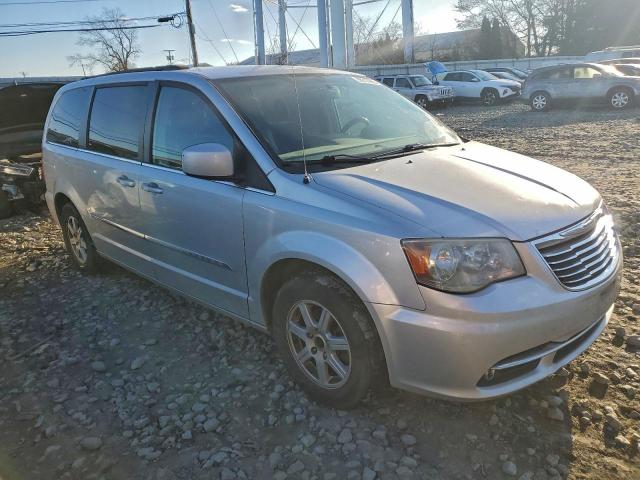 Chrysler Minivan Touring Image 6