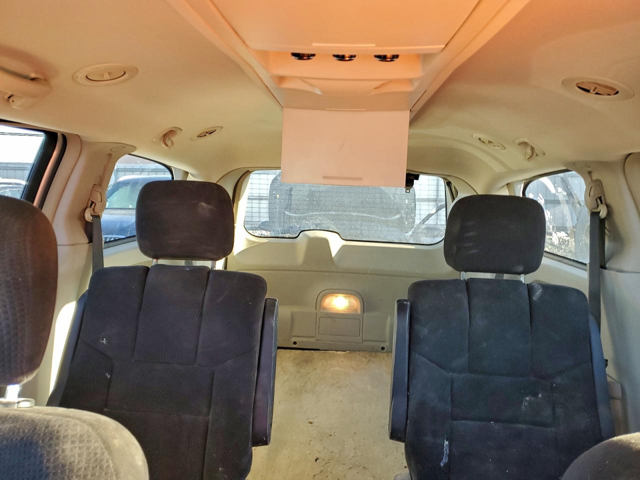 Chrysler Minivan Touring Image 13