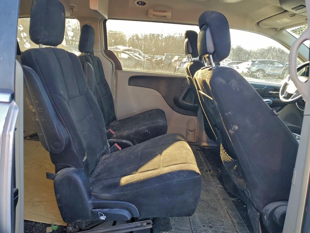 Chrysler Minivan Touring Image 9