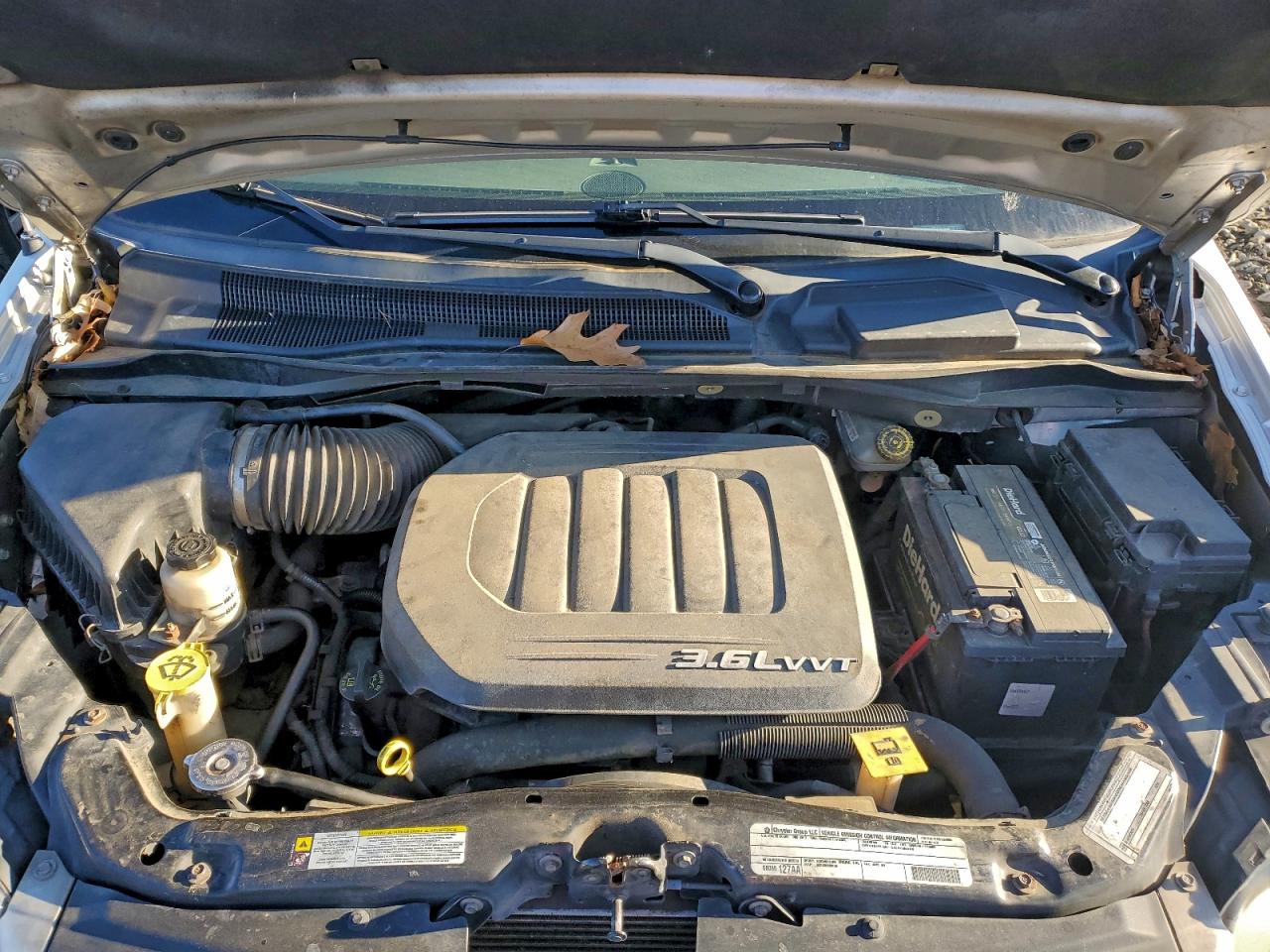 Chrysler Minivan Touring Image 8