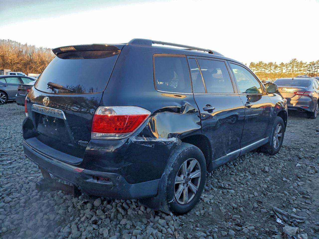 Toyota Highlander Base Image 6