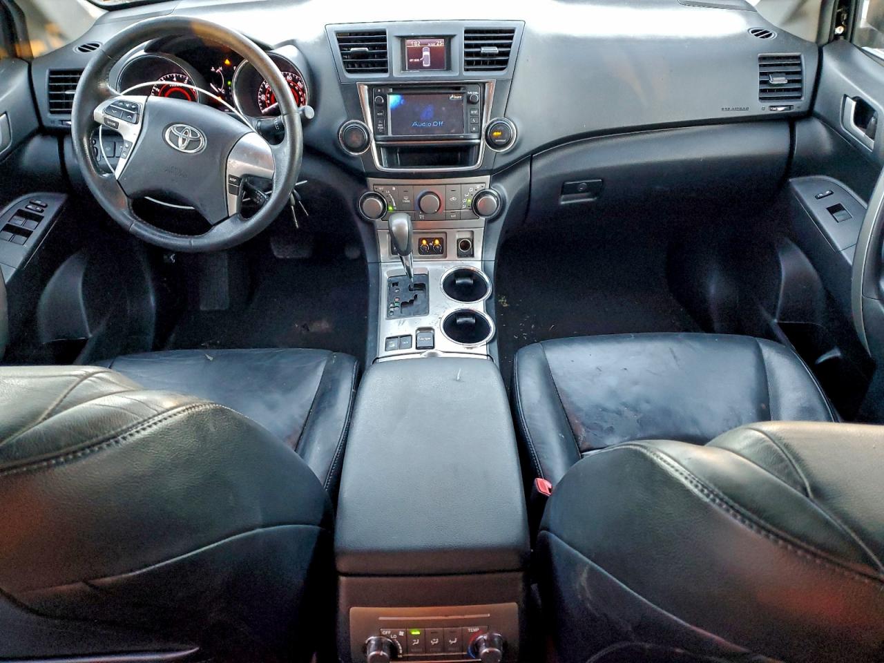 Toyota Highlander Base Image 3