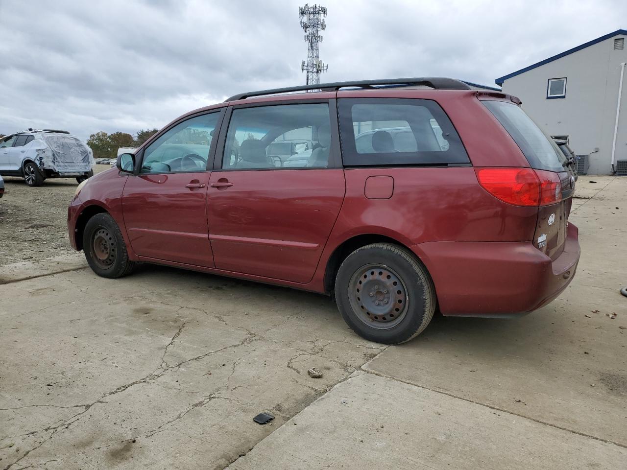 Toyota Sienna Ce Image 2
