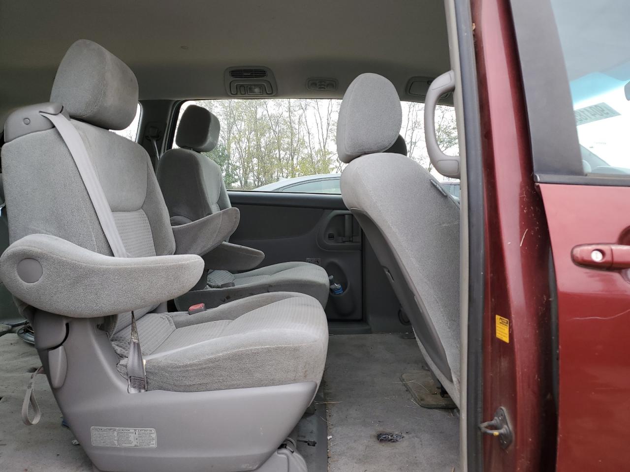 Toyota Sienna Ce Image 13