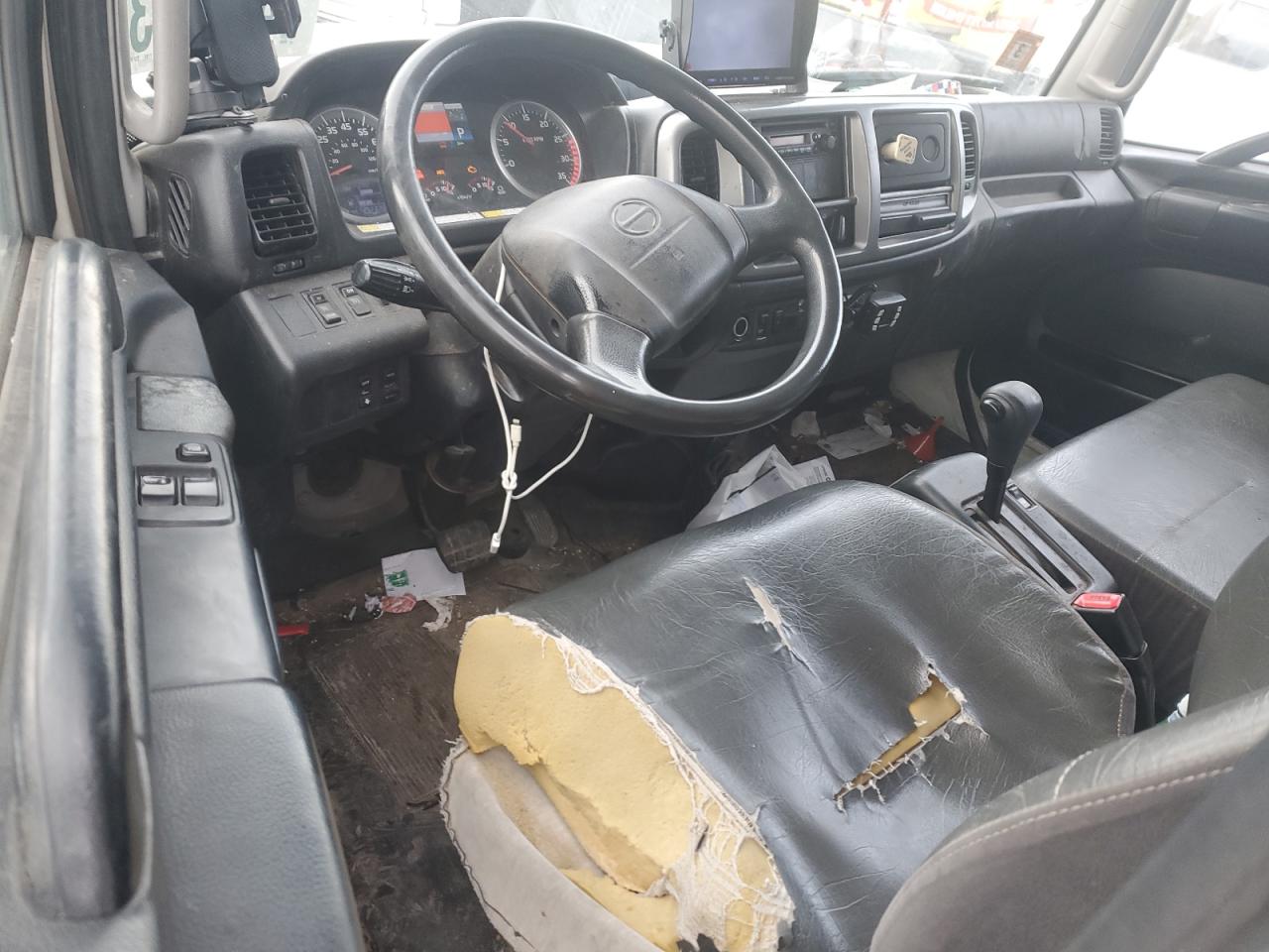 Hino 258 268 Image 2