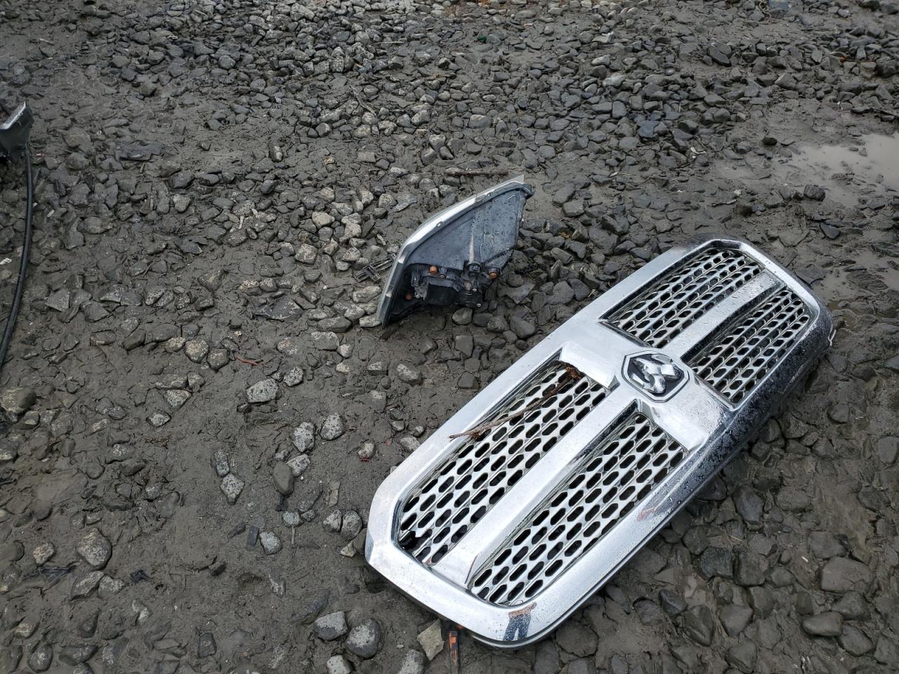 Ram 1500 Laramie Image 4