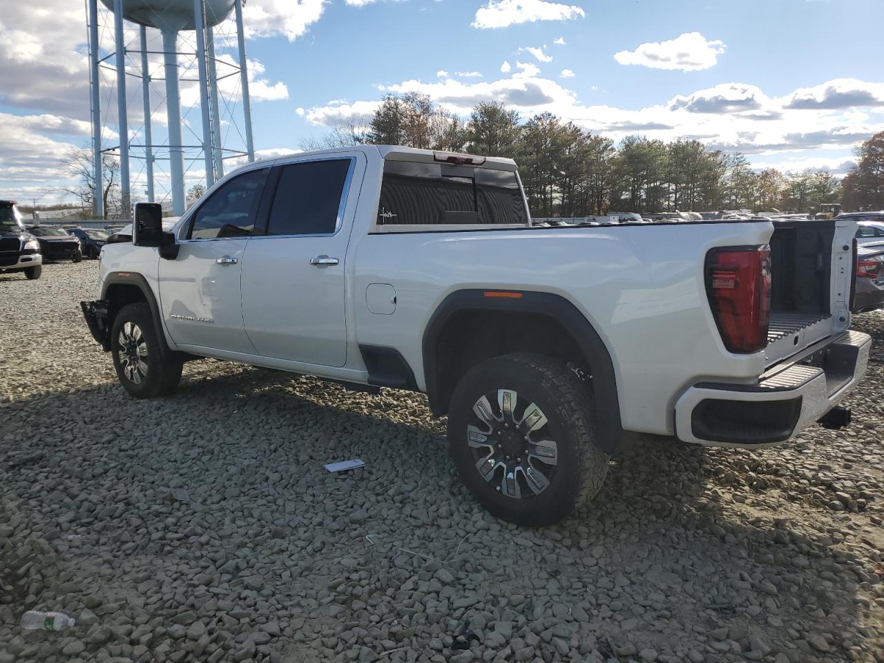 GMC Sierra K2500 Denali Image 3