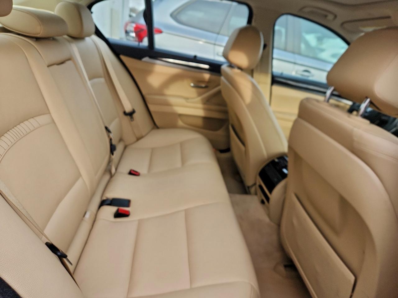 BMW 5 Series Xi Image 9