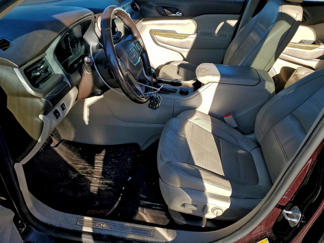 GMC Acadia Denali Image 6