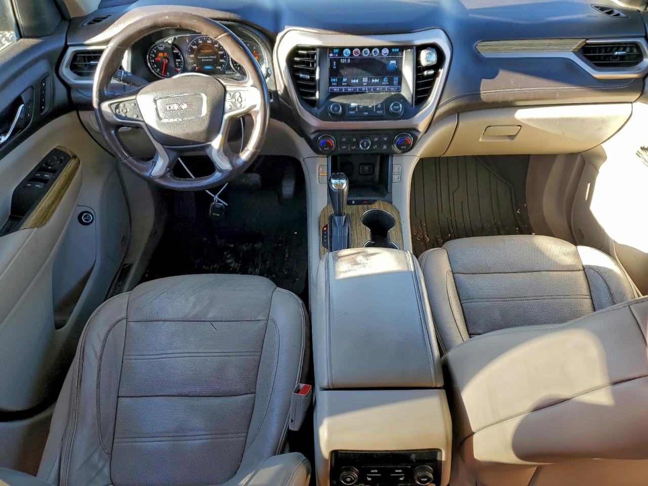 GMC Acadia Denali Image 3