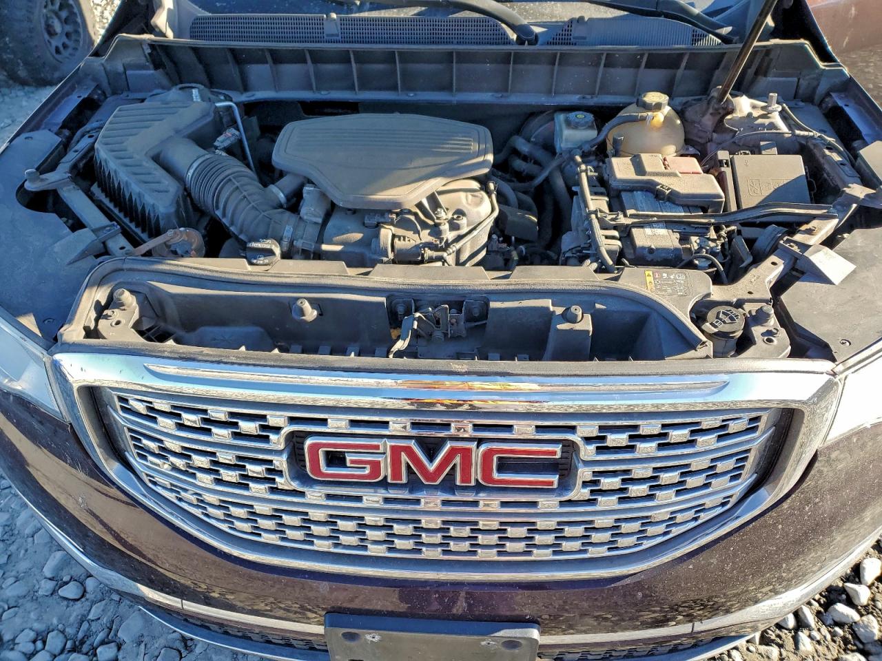 GMC Acadia Denali Image 13