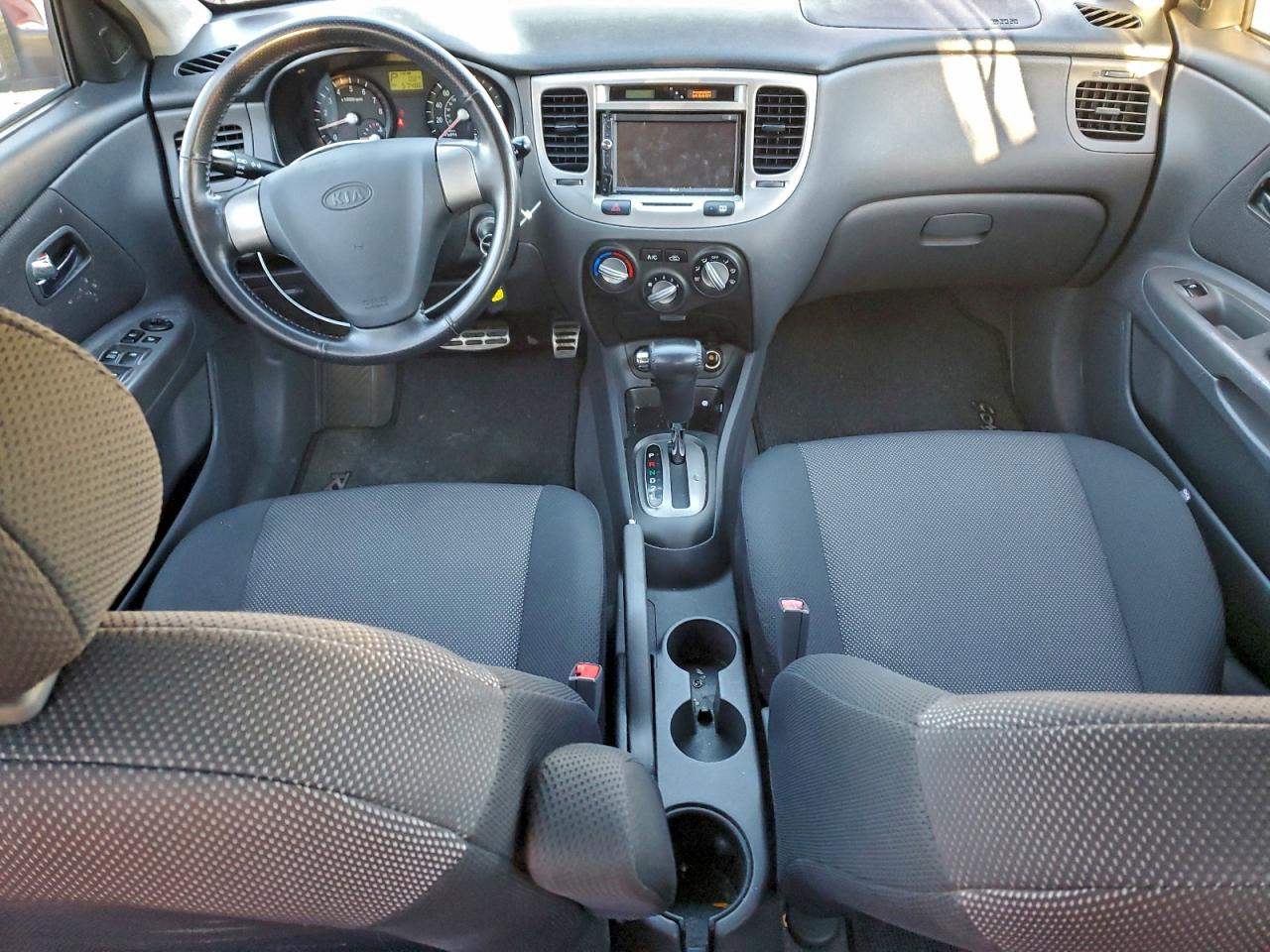 Kia Rio 5 Image 2