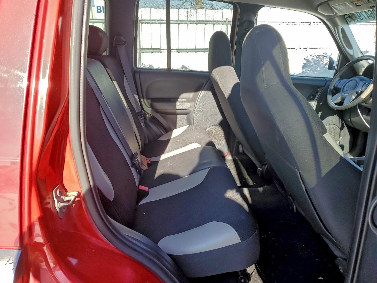 Jeep Liberty Sport Image 2