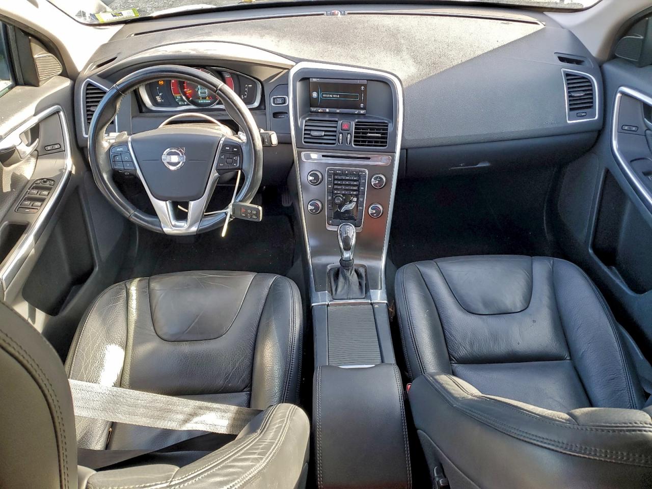 Volvo XC60 T6 Image 11