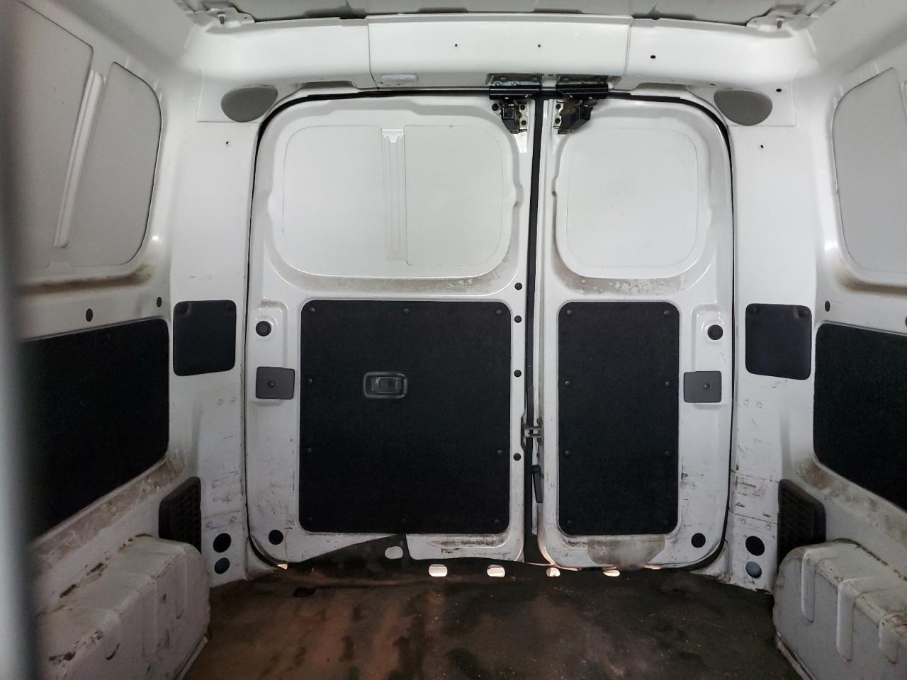 Nissan Nv 2.5s Image 12