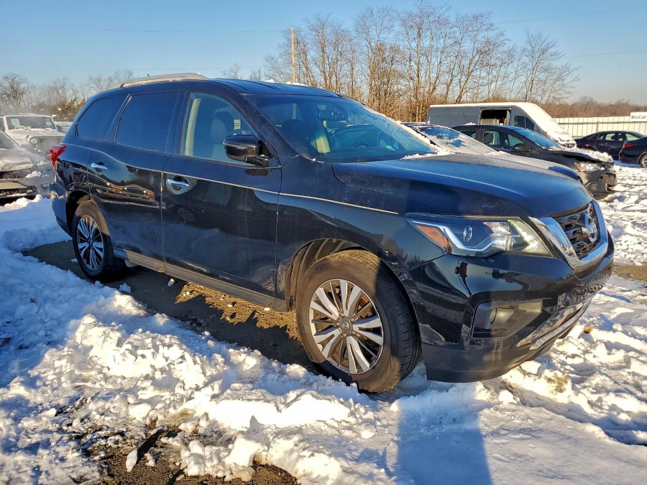 Nissan Pathfinder S Image 5