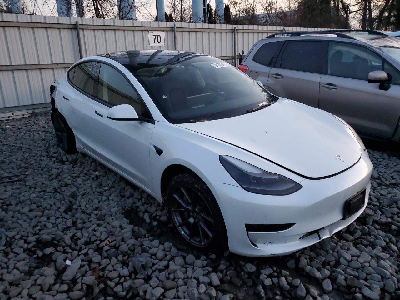 Tesla Model 3 Image 4