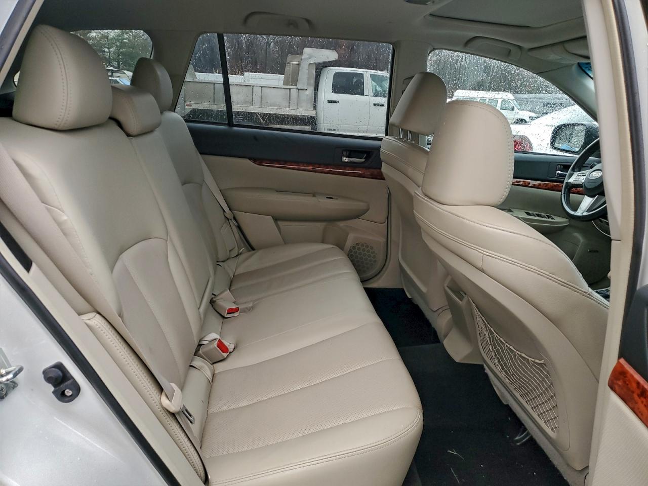 Subaru Outback 2.5i Limited Image 10