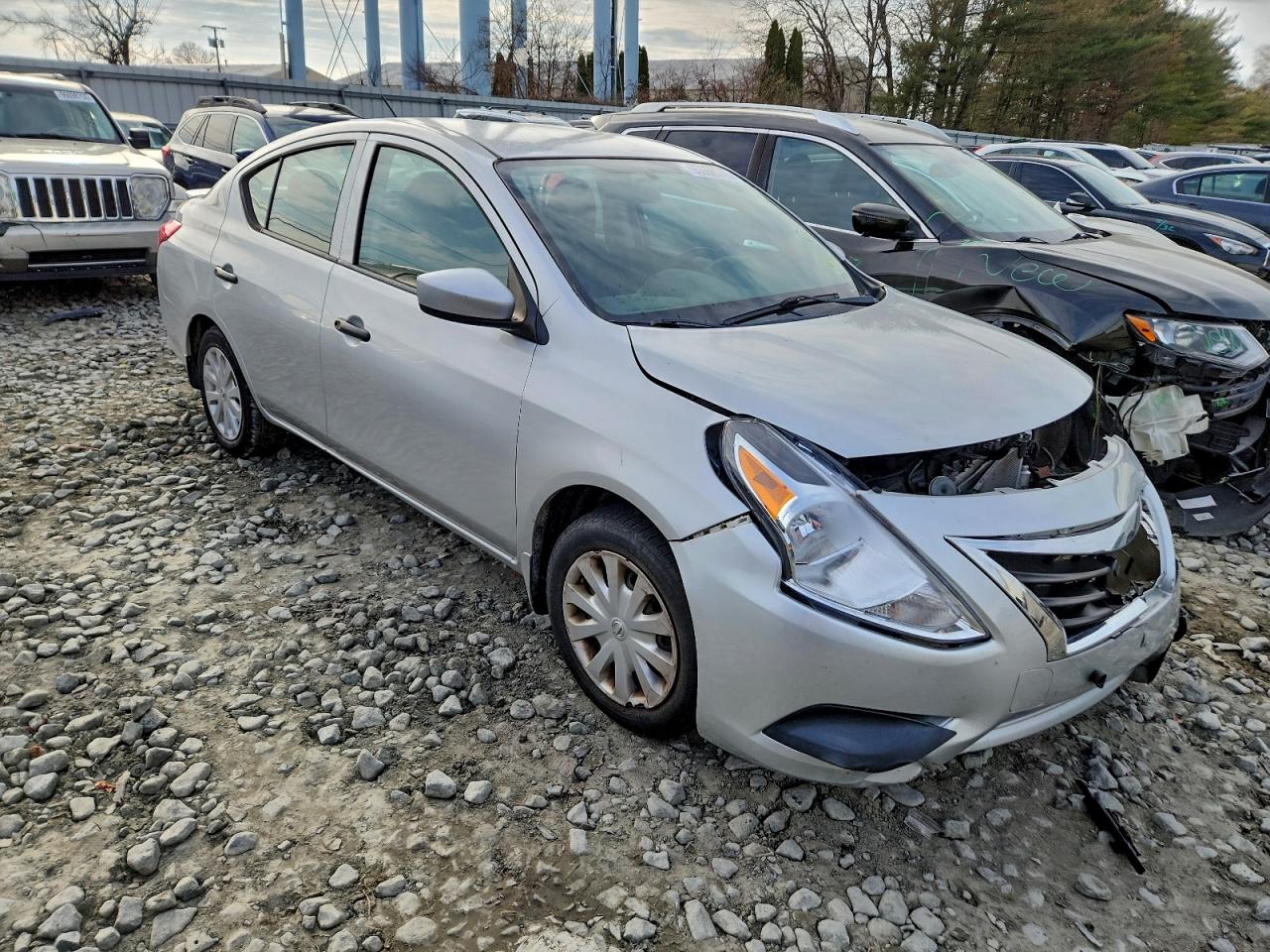 Nissan Versa S Image 2