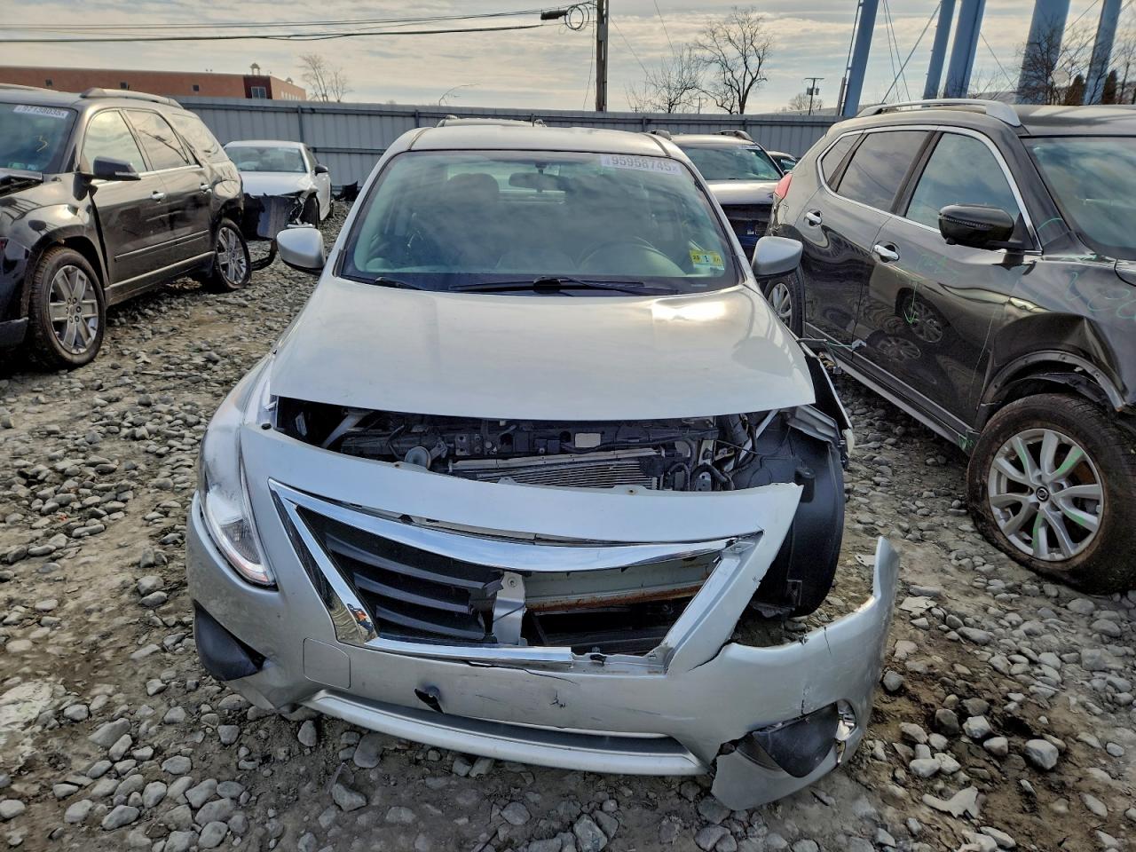Nissan Versa S Image 9